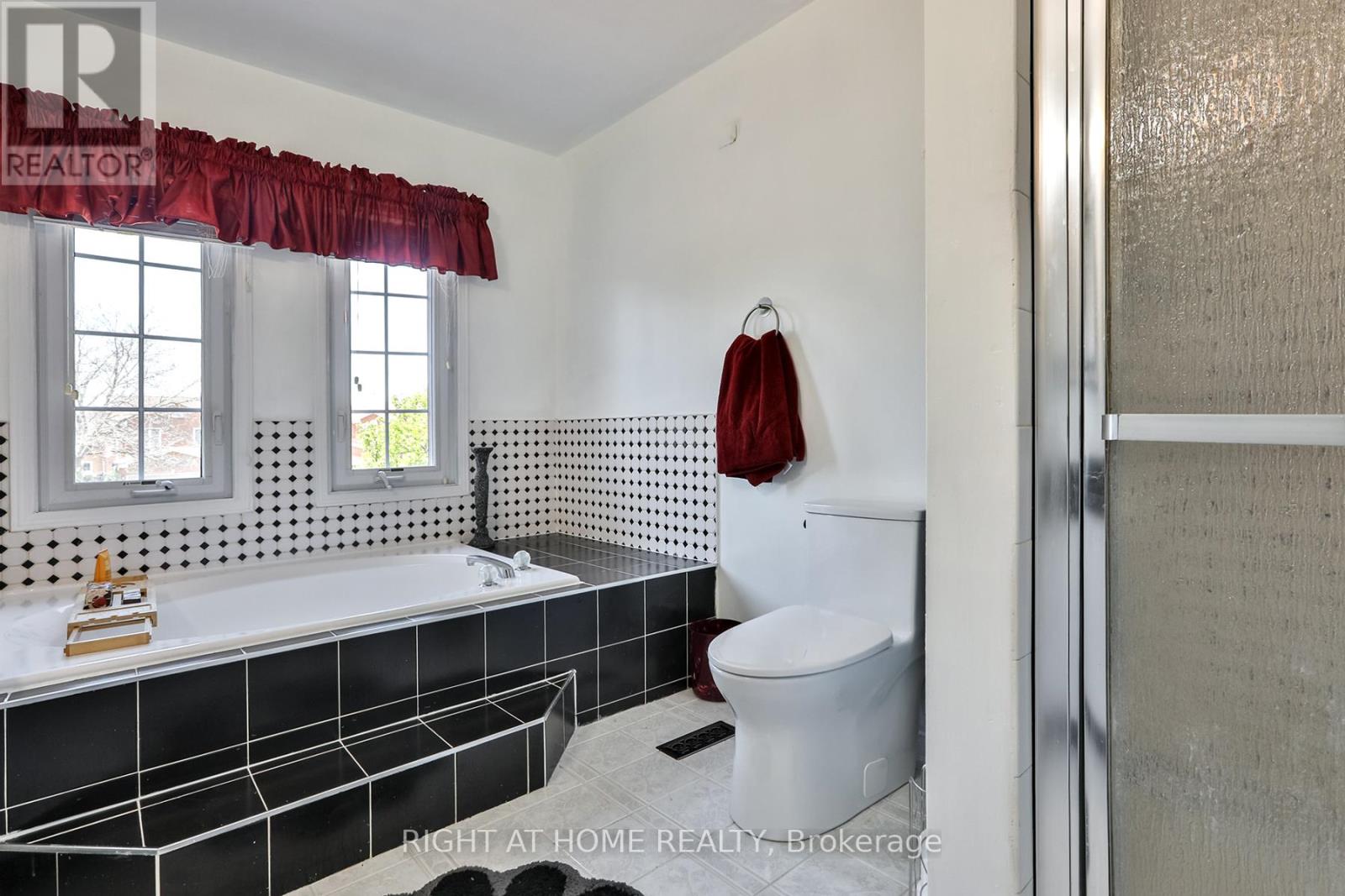 3392 Water Lily Court, Mississauga, Ontario  L5N 6B5 - Photo 24 - W13094322