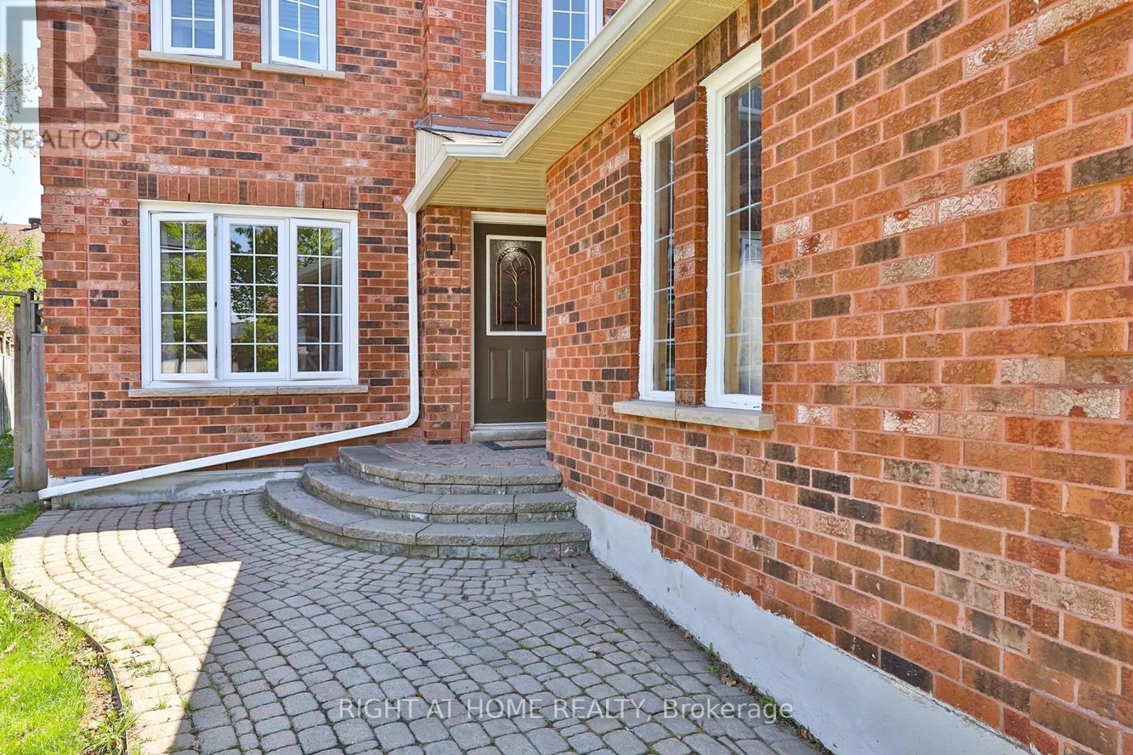 3392 Water Lily Court, Mississauga, Ontario  L5N 6B5 - Photo 3 - W13094322