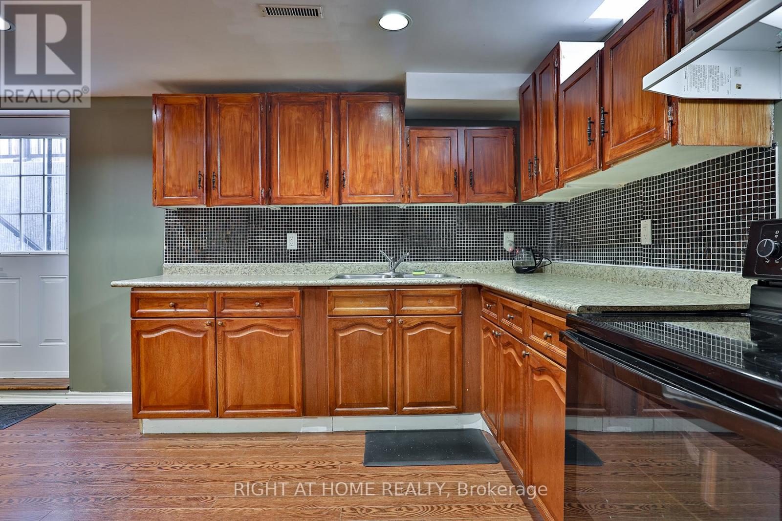 3392 Water Lily Court, Mississauga, Ontario  L5N 6B5 - Photo 31 - W13094322