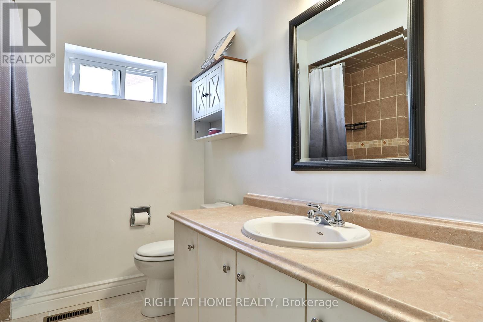 3392 Water Lily Court, Mississauga, Ontario  L5N 6B5 - Photo 36 - W13094322