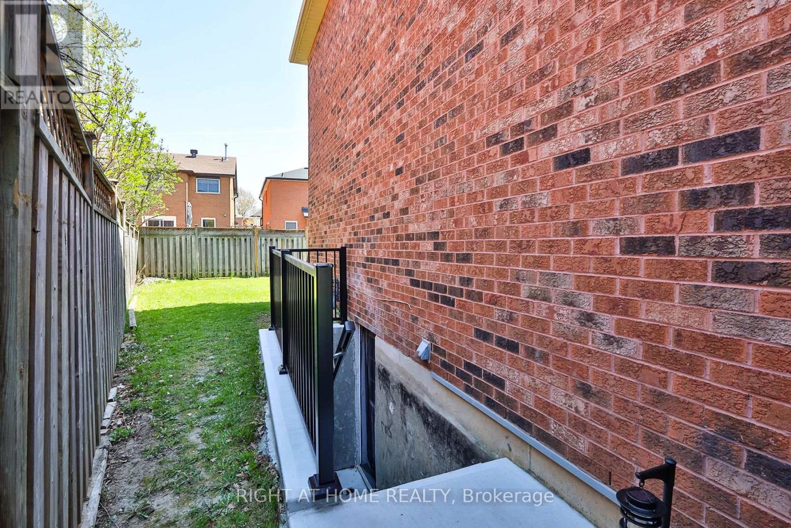 3392 Water Lily Court, Mississauga, Ontario  L5N 6B5 - Photo 44 - W13094322