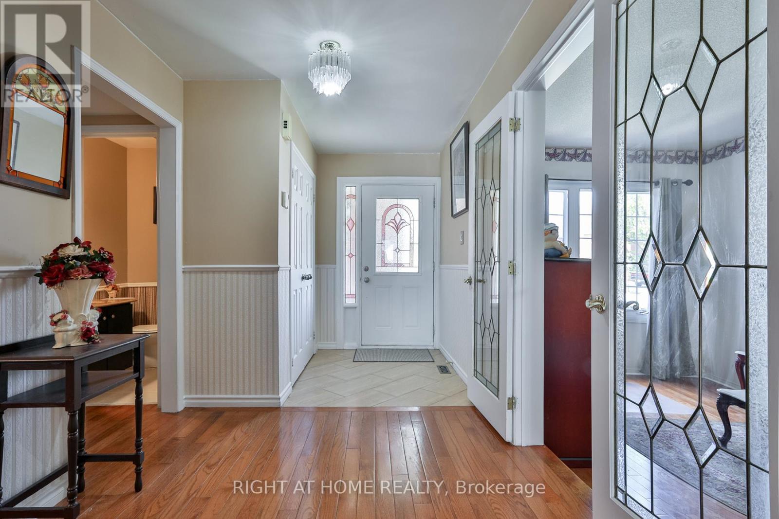 3392 Water Lily Court, Mississauga, Ontario  L5N 6B5 - Photo 5 - W13094322