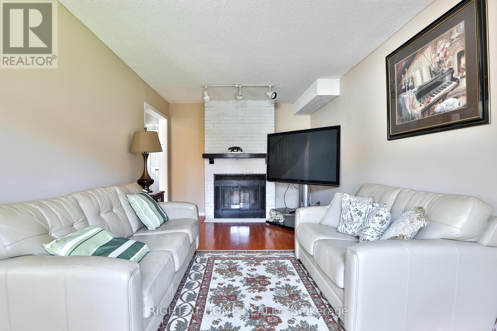 3392 Water Lily Court, Mississauga, Ontario  L5N 6B5 - Photo 7 - W13094322