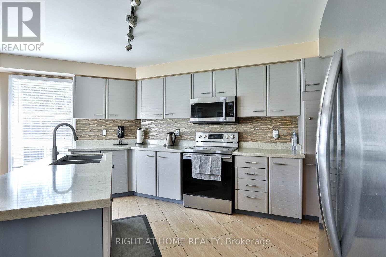 3392 Water Lily Court, Mississauga, Ontario  L5N 6B5 - Photo 8 - W13094322