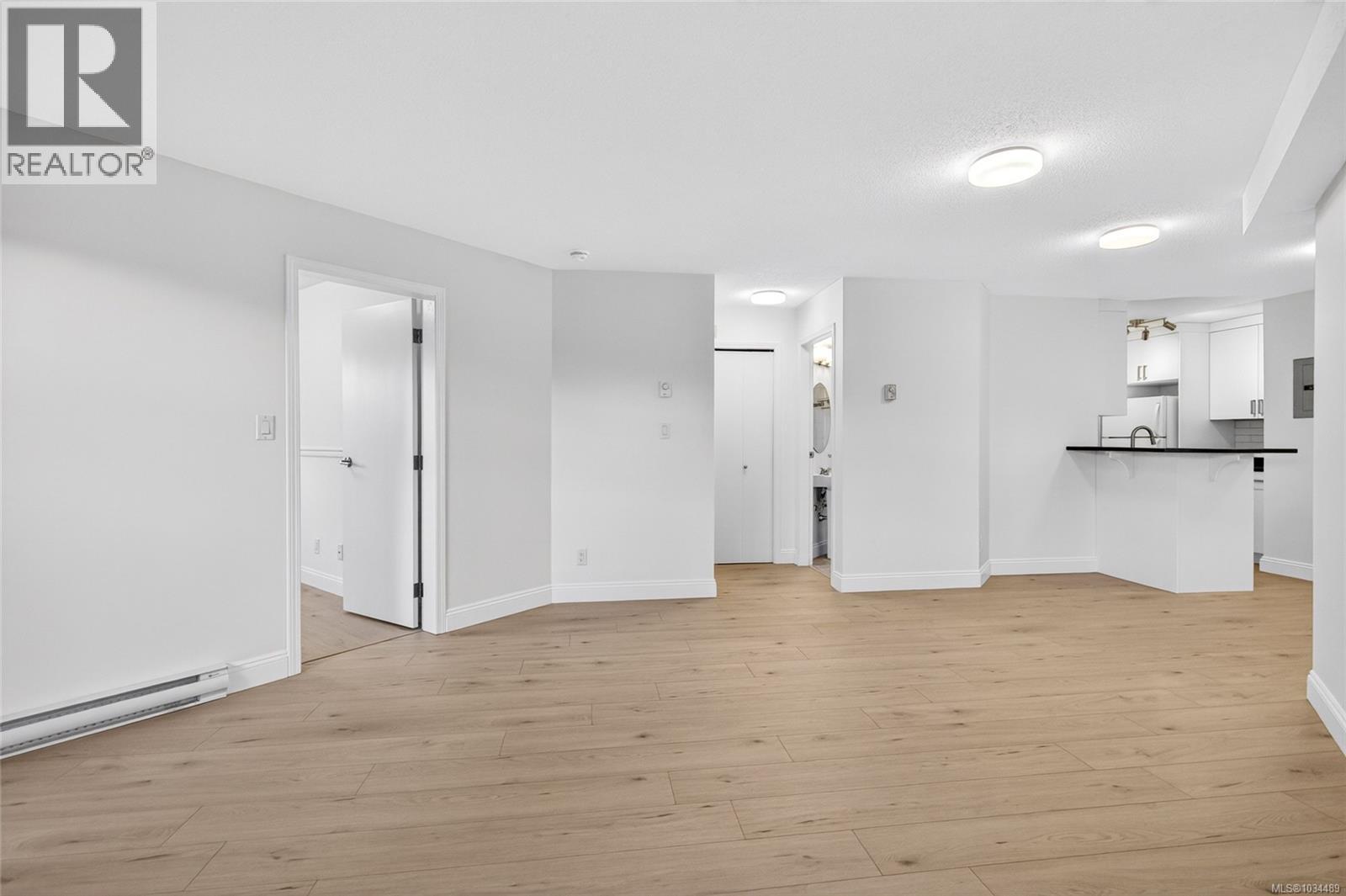 108 2560 Wark St, Victoria, British Columbia  V8T 4G8 - Photo 11 - 1034489