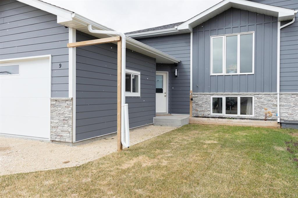 9 Imperial Crescent, Steinbach, Manitoba  R5G 2T7 - Photo 1 - 202609477