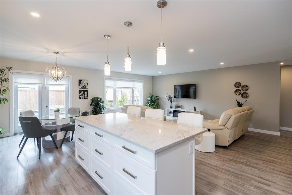 15 Berkeley Bend, Steinbach, Manitoba  R5G 2K4 - Photo 7 - 202609694