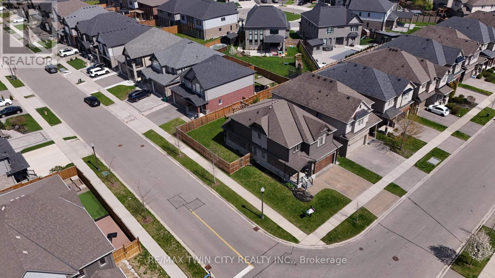 255 FALCONRIDGE DRIVE, Kitchener, Ontario