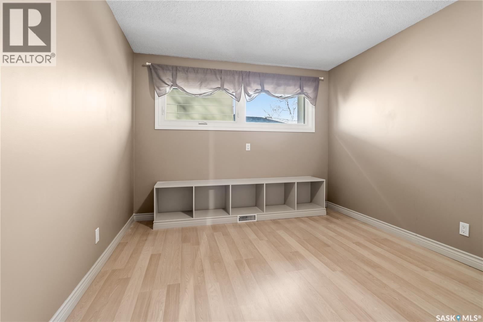 6 Selkirk Crescent, Regina, Saskatchewan  S4S 6J4 - Photo 14 - SK034970
