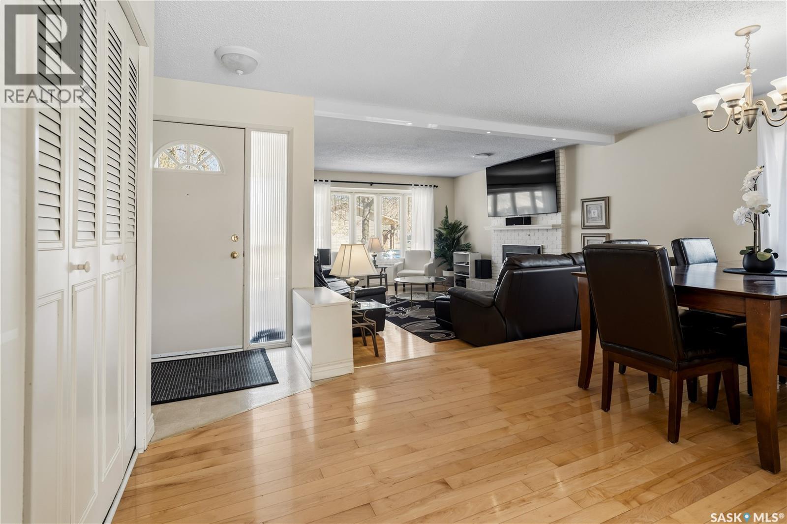 6 Selkirk Crescent, Regina, Saskatchewan  S4S 6J4 - Photo 2 - SK034970
