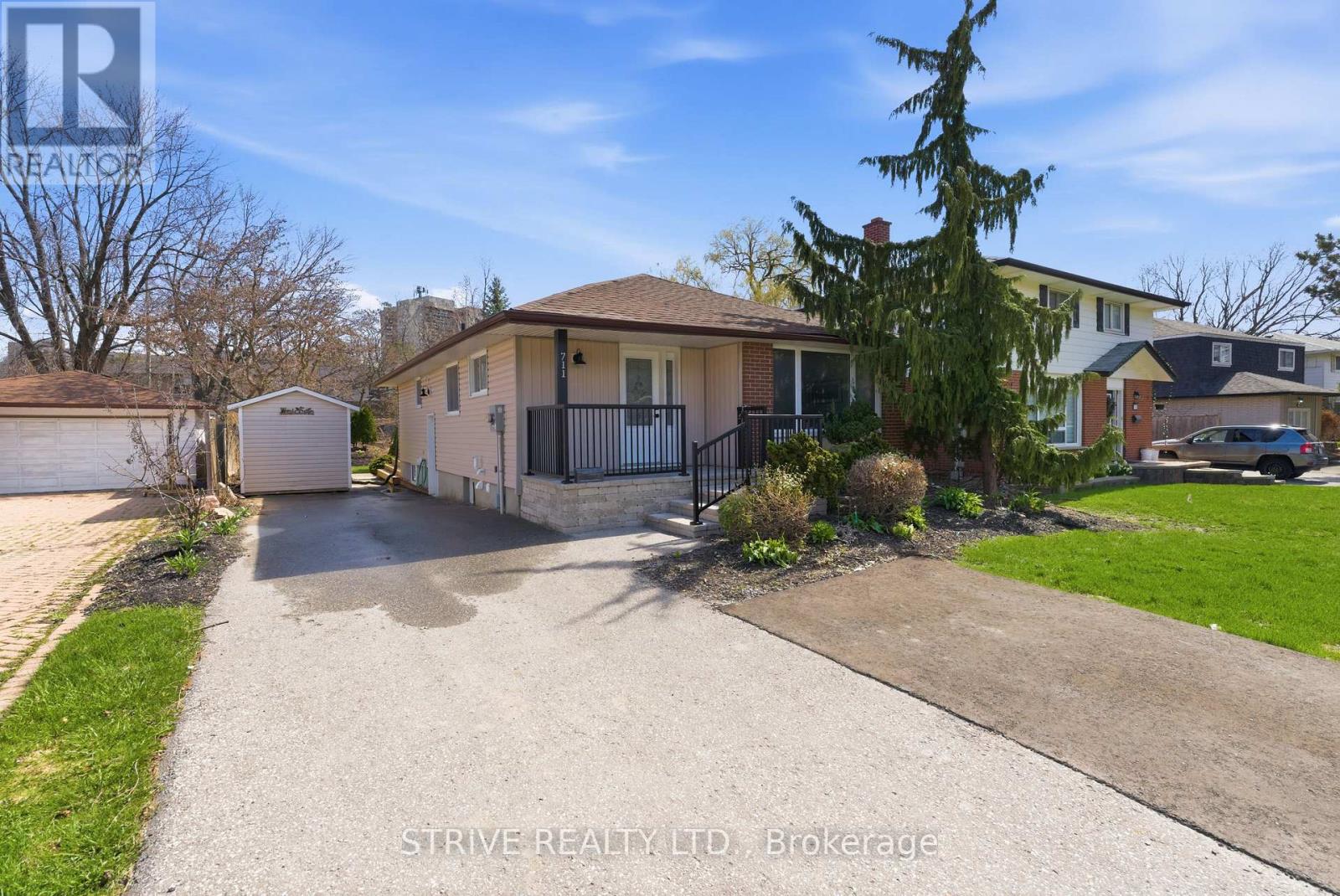 711 Central Park Boulevard N, Oshawa, Ontario  L1G 6A8 - Photo 2 - E13094376