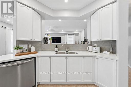 9 Dunstable Drive, Whitby, Ontario  L1M 2L8 - Photo 11 - E13094384