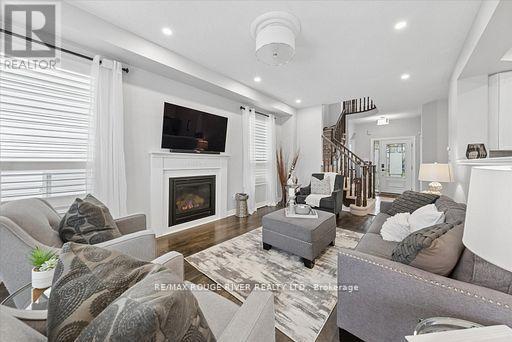 9 Dunstable Drive, Whitby, Ontario  L1M 2L8 - Photo 8 - E13094384