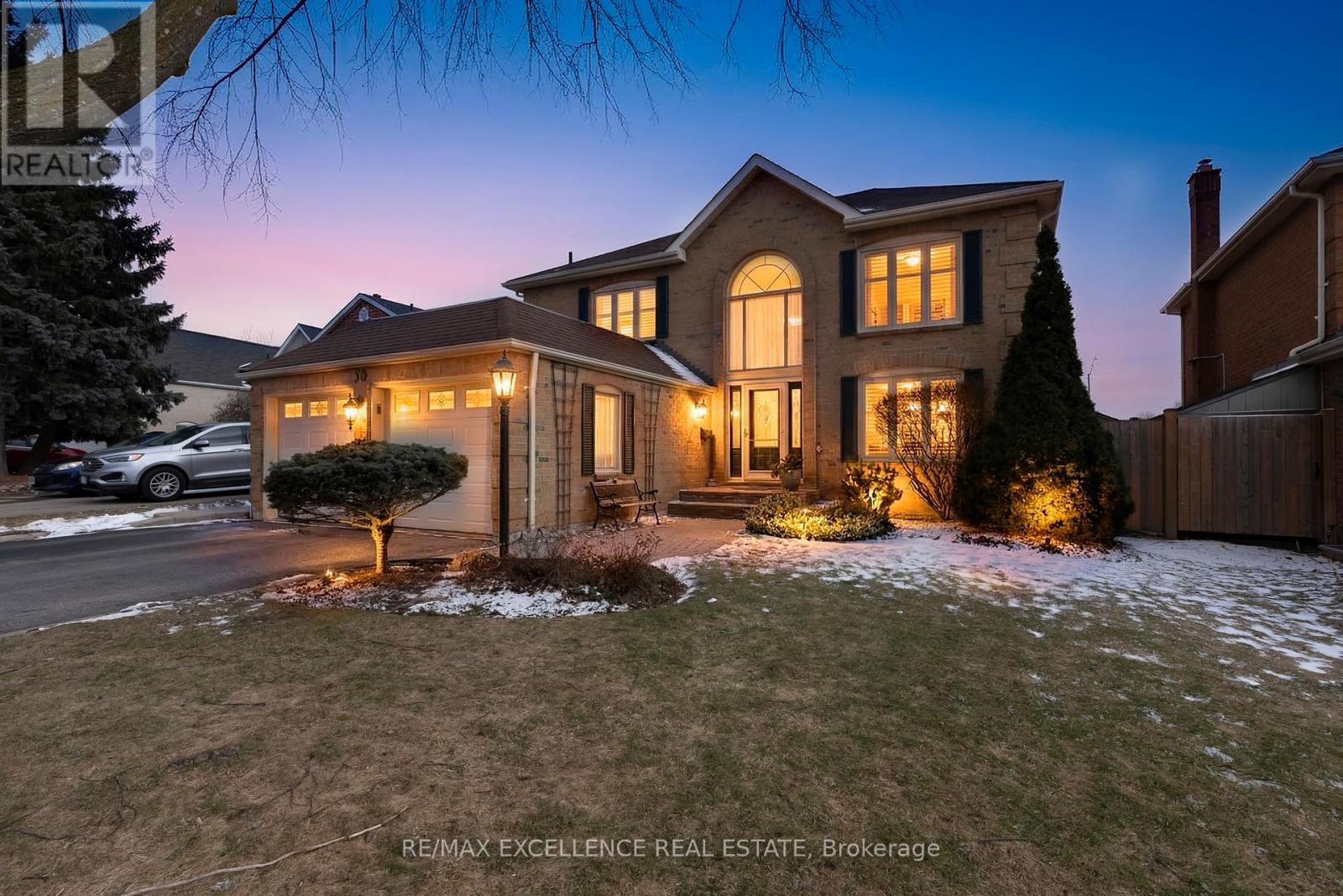 30 Northumberland Place, Brampton, Ontario  L6S 4E5 - Photo 2 - W12898122