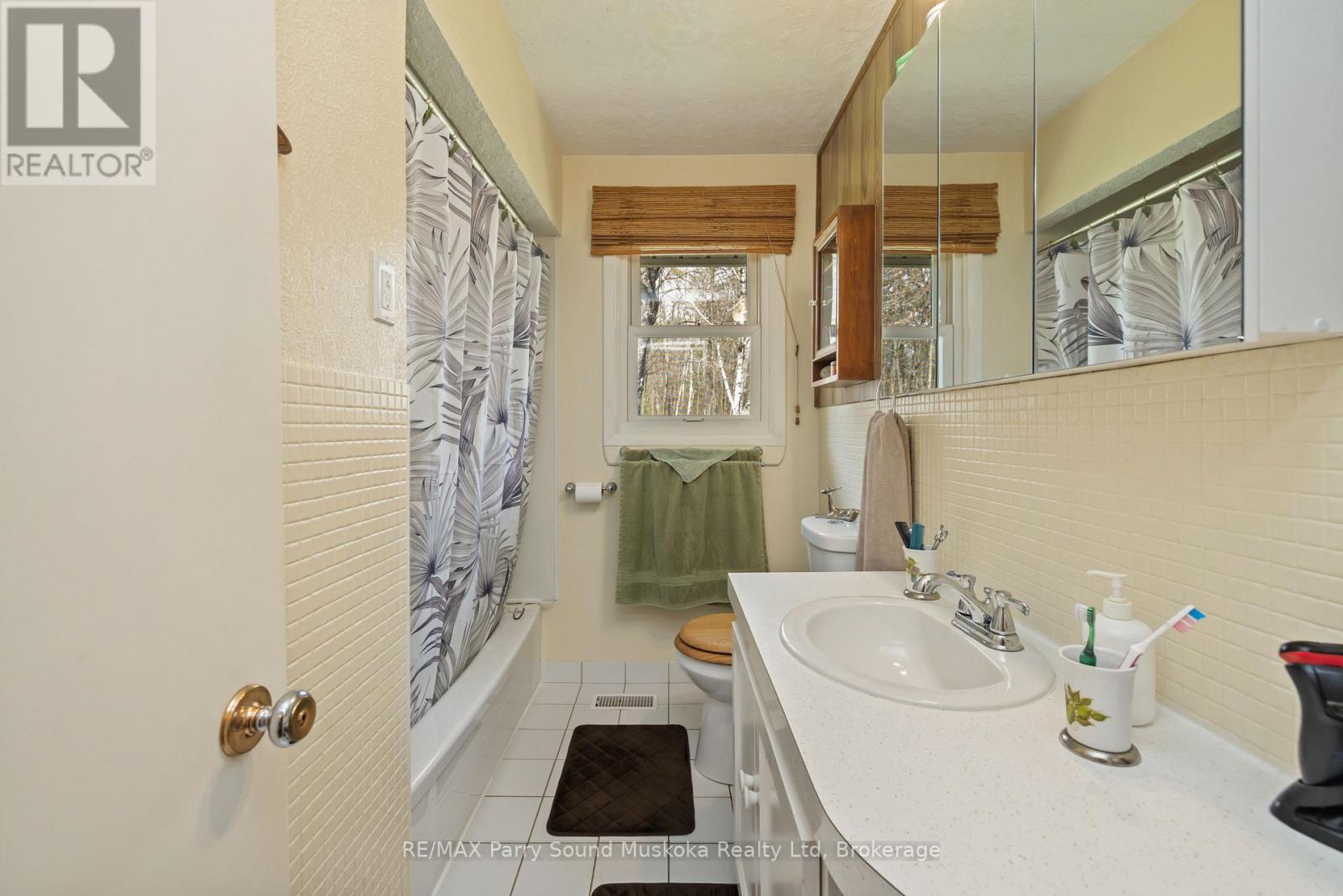 137 Hammel Avenue, Mcdougall, Ontario  P0G 1G0 - Photo 11 - X13094400