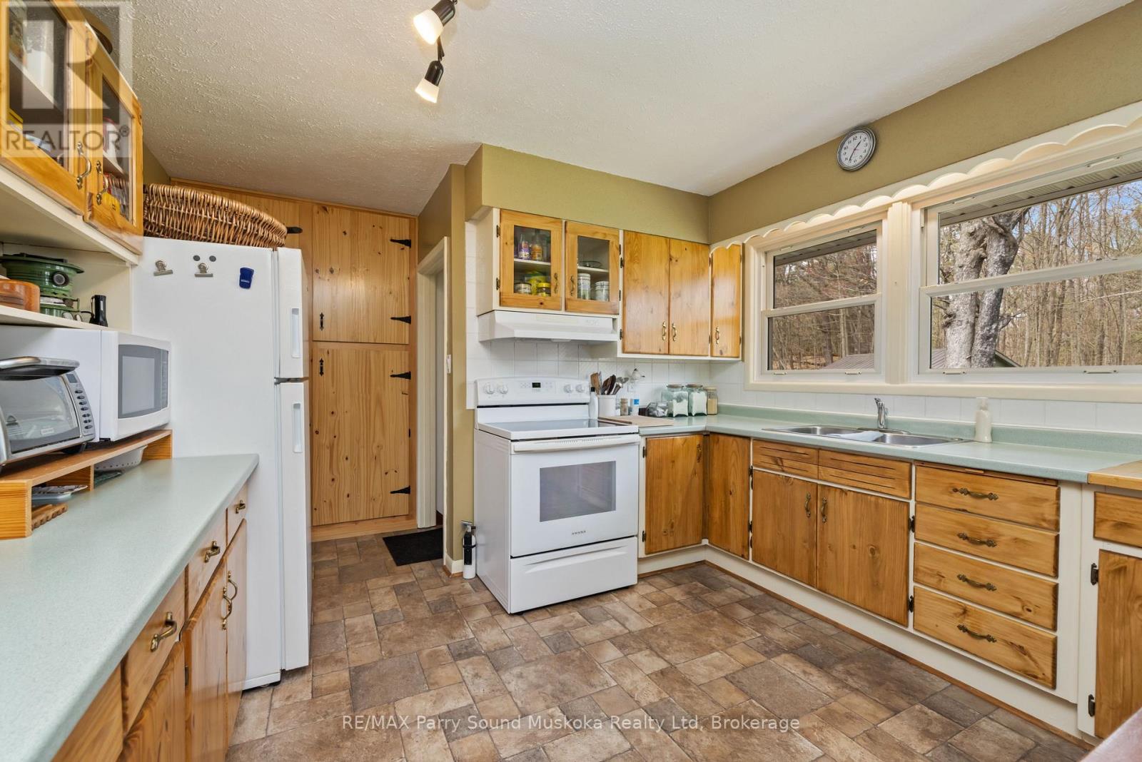 137 Hammel Avenue, Mcdougall, Ontario  P0G 1G0 - Photo 7 - X13094400