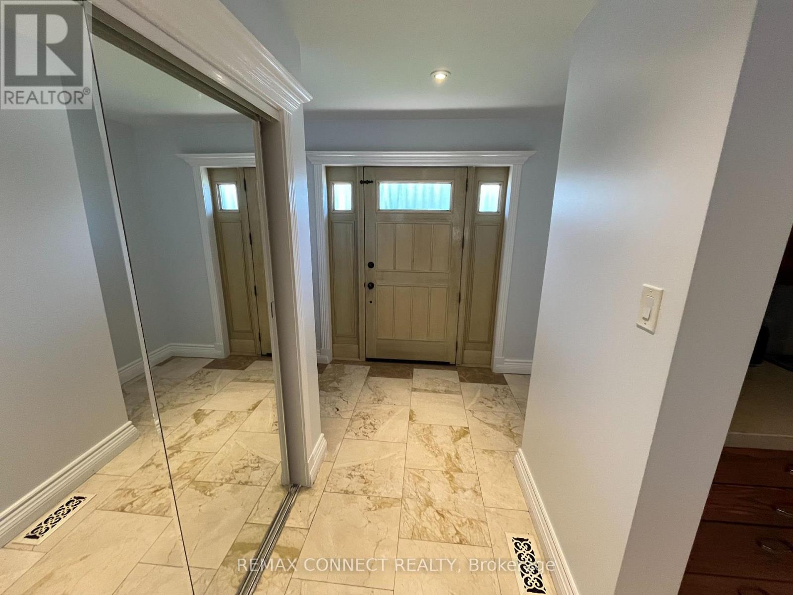 12 Brock Street, Ajax, Ontario  L1S 1T1 - Photo 4 - E13094374