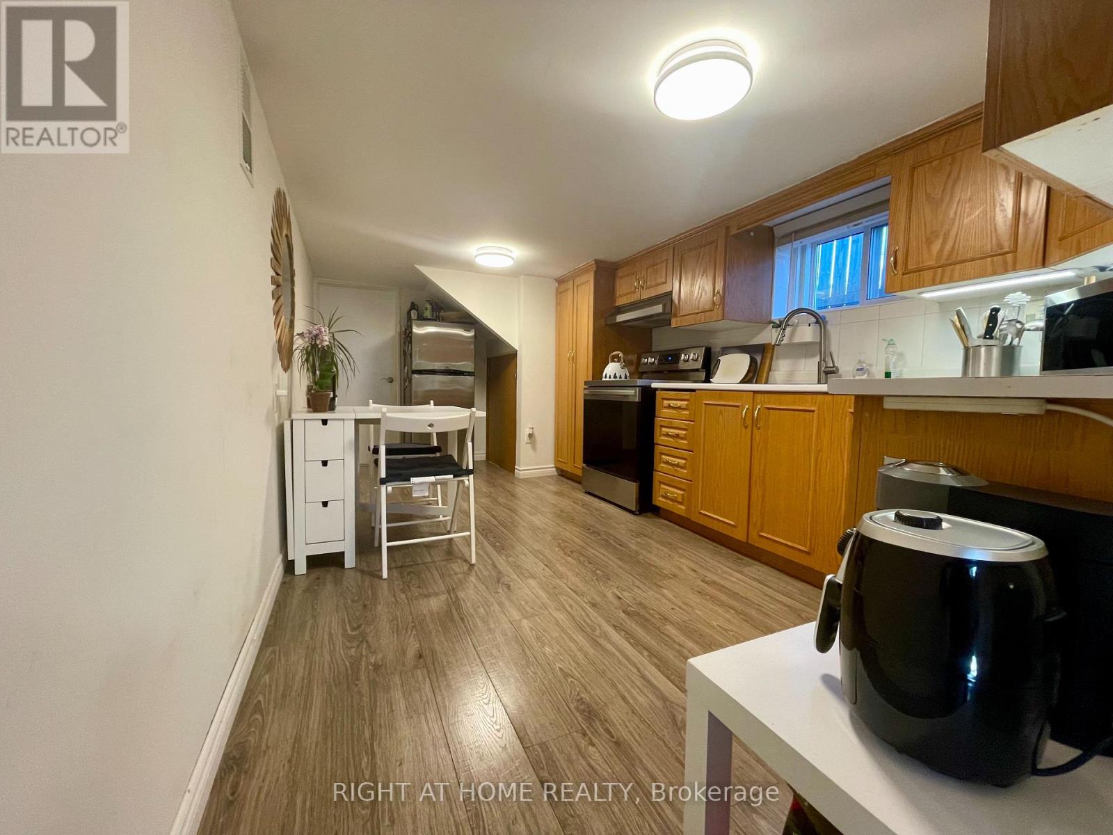 7 Bassett Avenue, Toronto, Ontario  M1L 2A2 - Photo 10 - E13094394