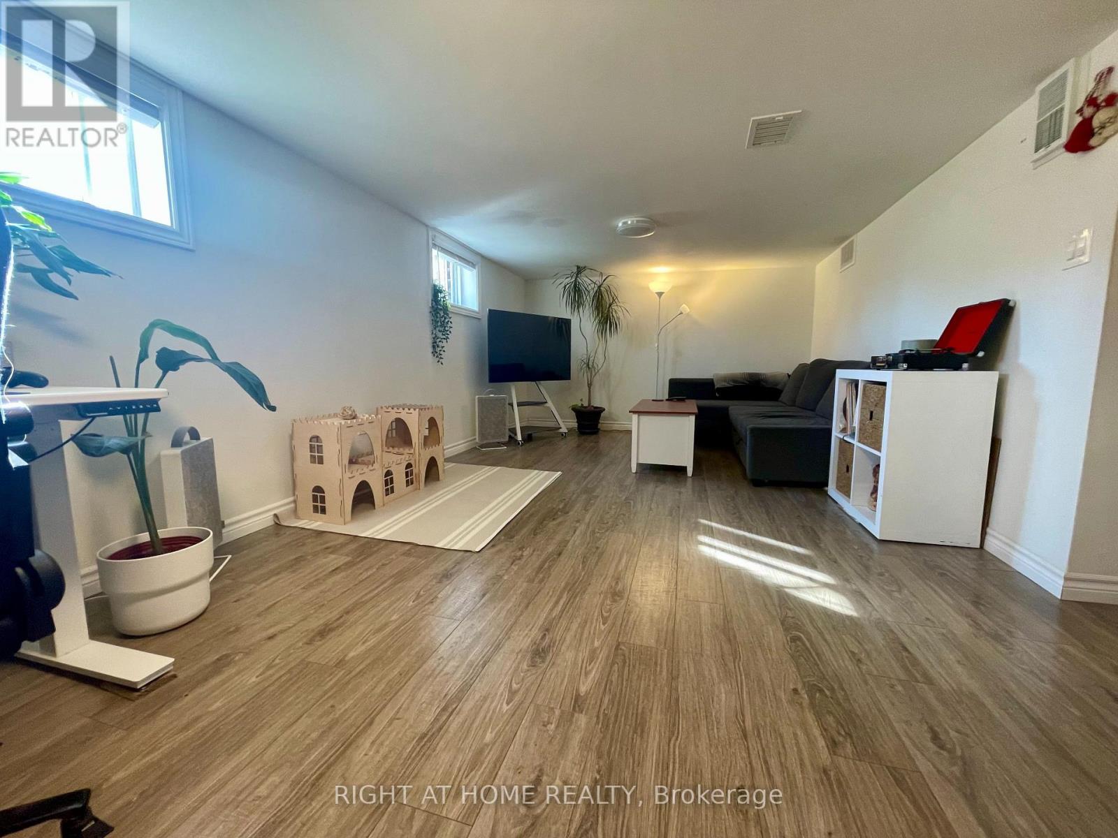 7 Bassett Avenue, Toronto, Ontario  M1L 2A2 - Photo 13 - E13094394