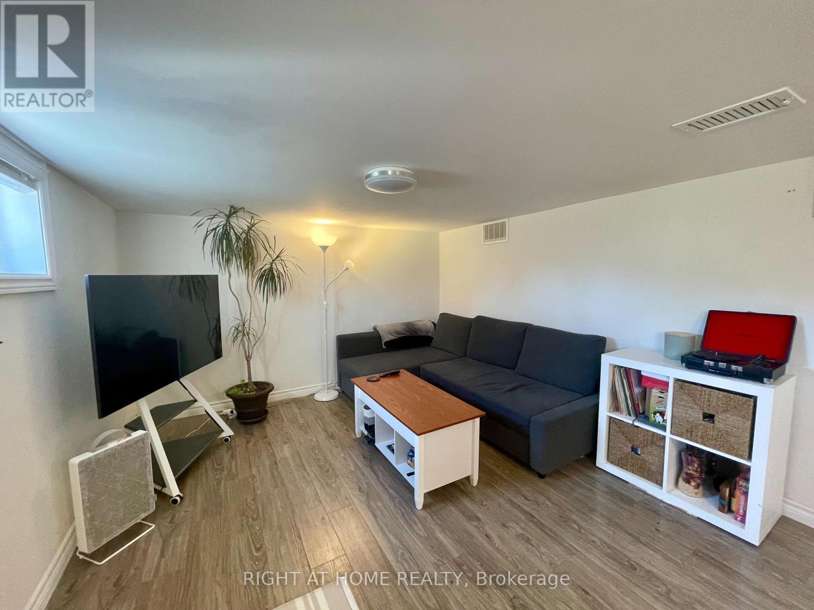 7 Bassett Avenue, Toronto, Ontario  M1L 2A2 - Photo 14 - E13094394