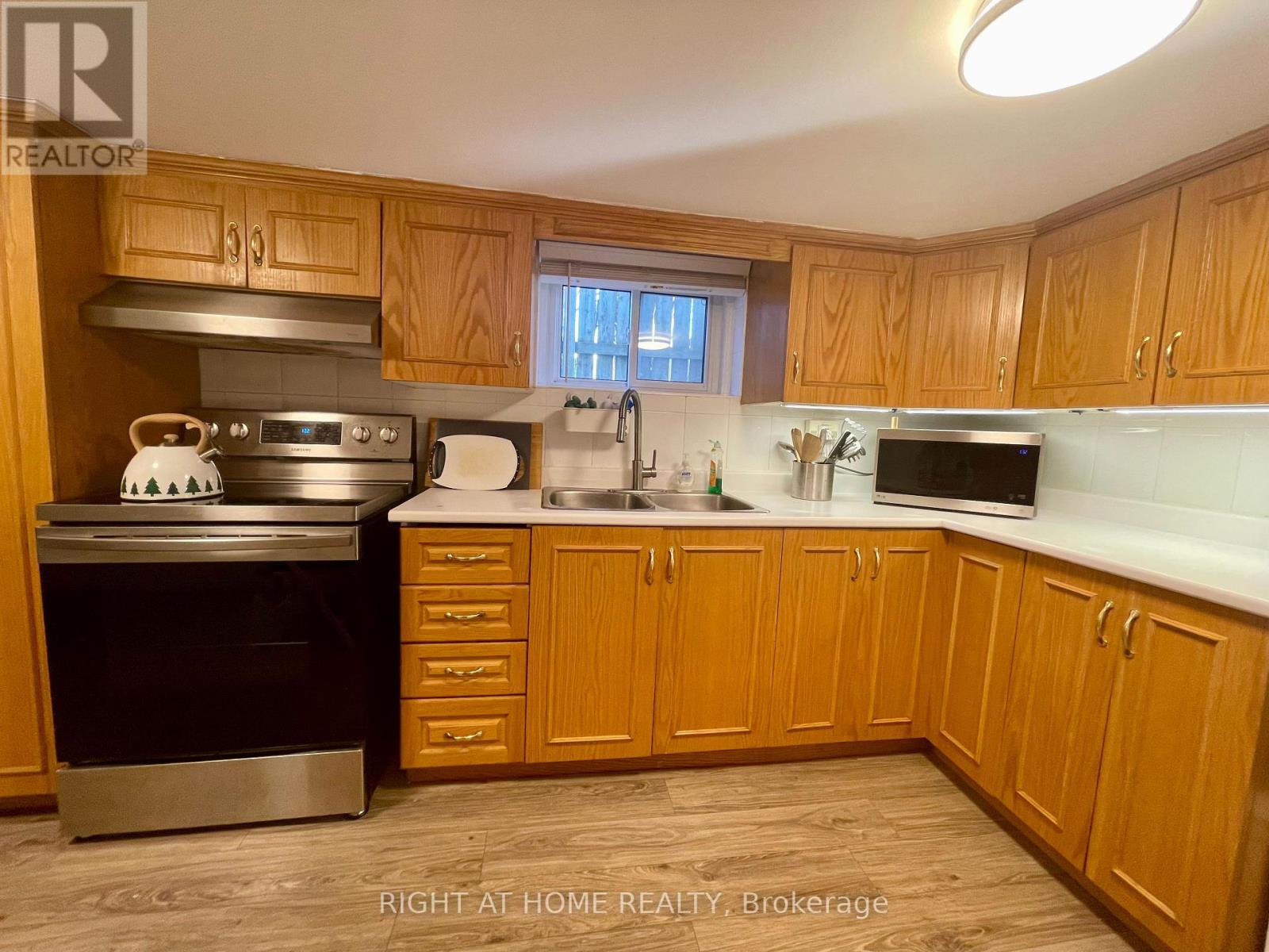 7 Bassett Avenue, Toronto, Ontario  M1L 2A2 - Photo 5 - E13094394