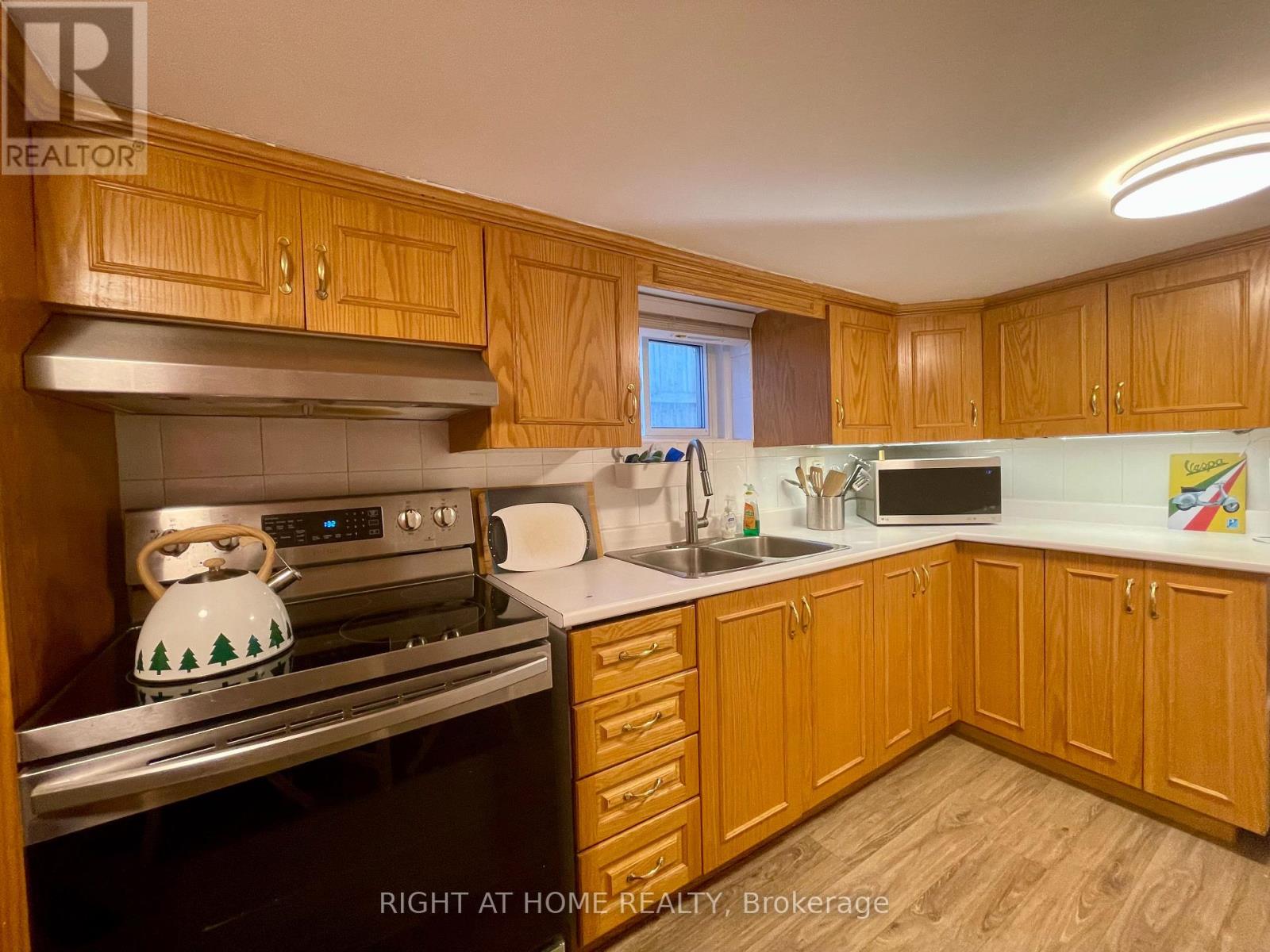 7 Bassett Avenue, Toronto, Ontario  M1L 2A2 - Photo 6 - E13094394