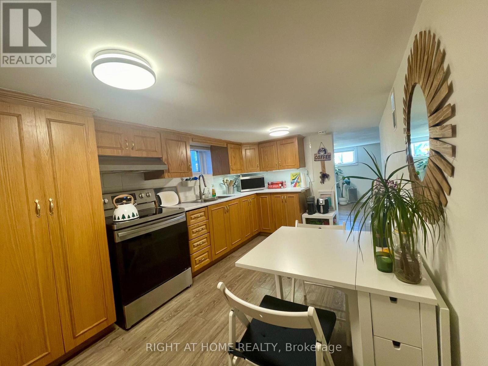 7 Bassett Avenue, Toronto, Ontario  M1L 2A2 - Photo 7 - E13094394