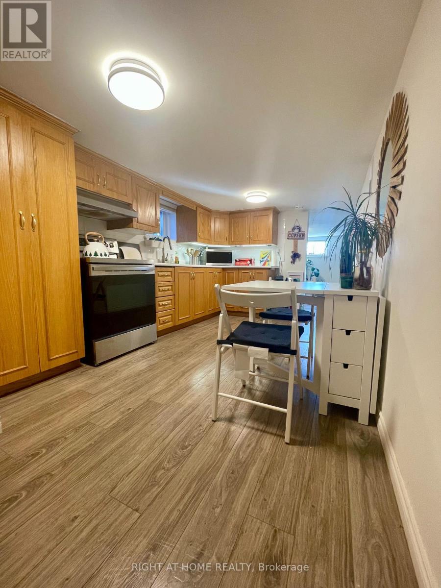 7 Bassett Avenue, Toronto, Ontario  M1L 2A2 - Photo 9 - E13094394