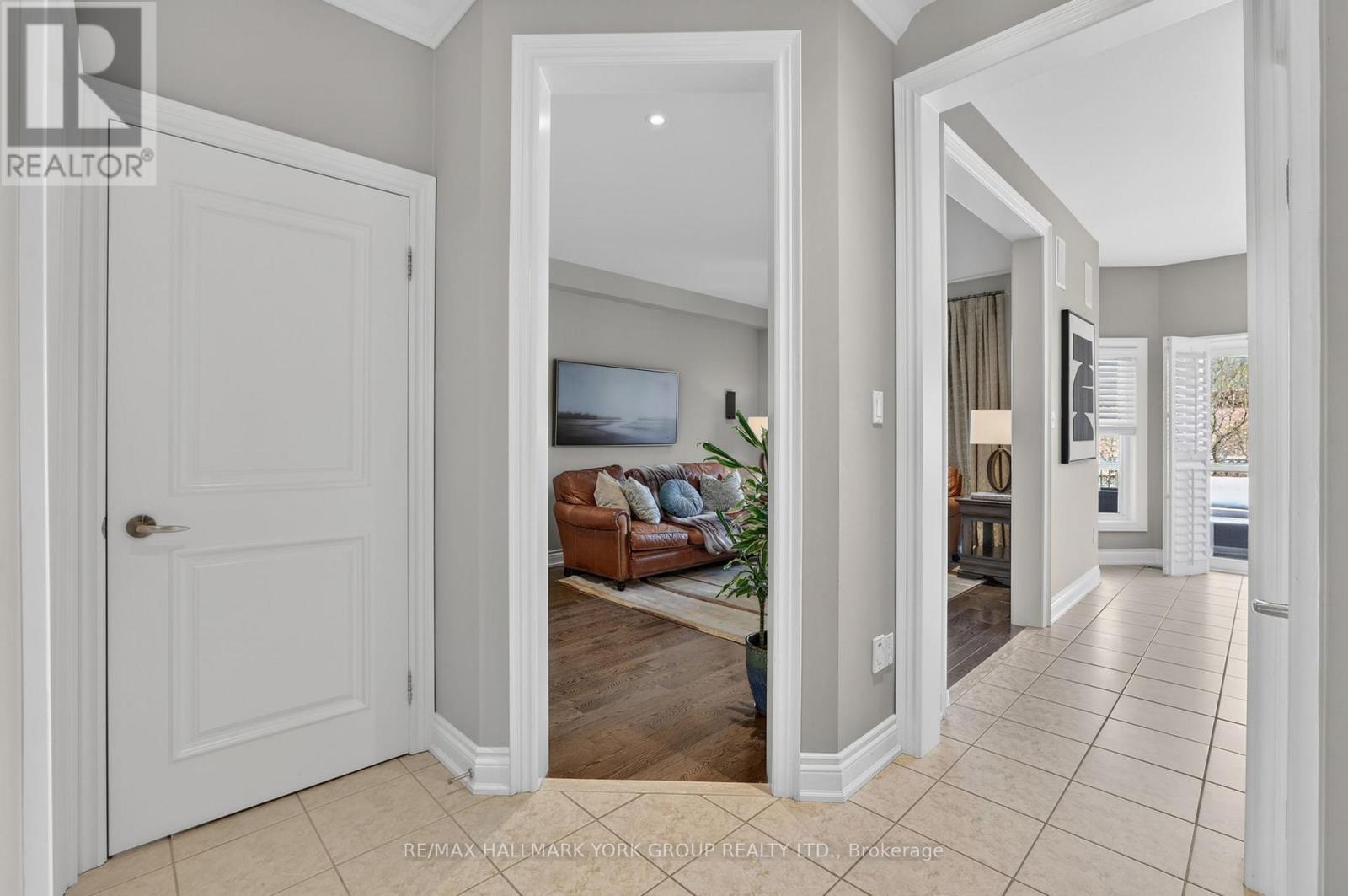 260 Willis Drive, Aurora, Ontario  L4G 7M2 - Photo 10 - N13094388