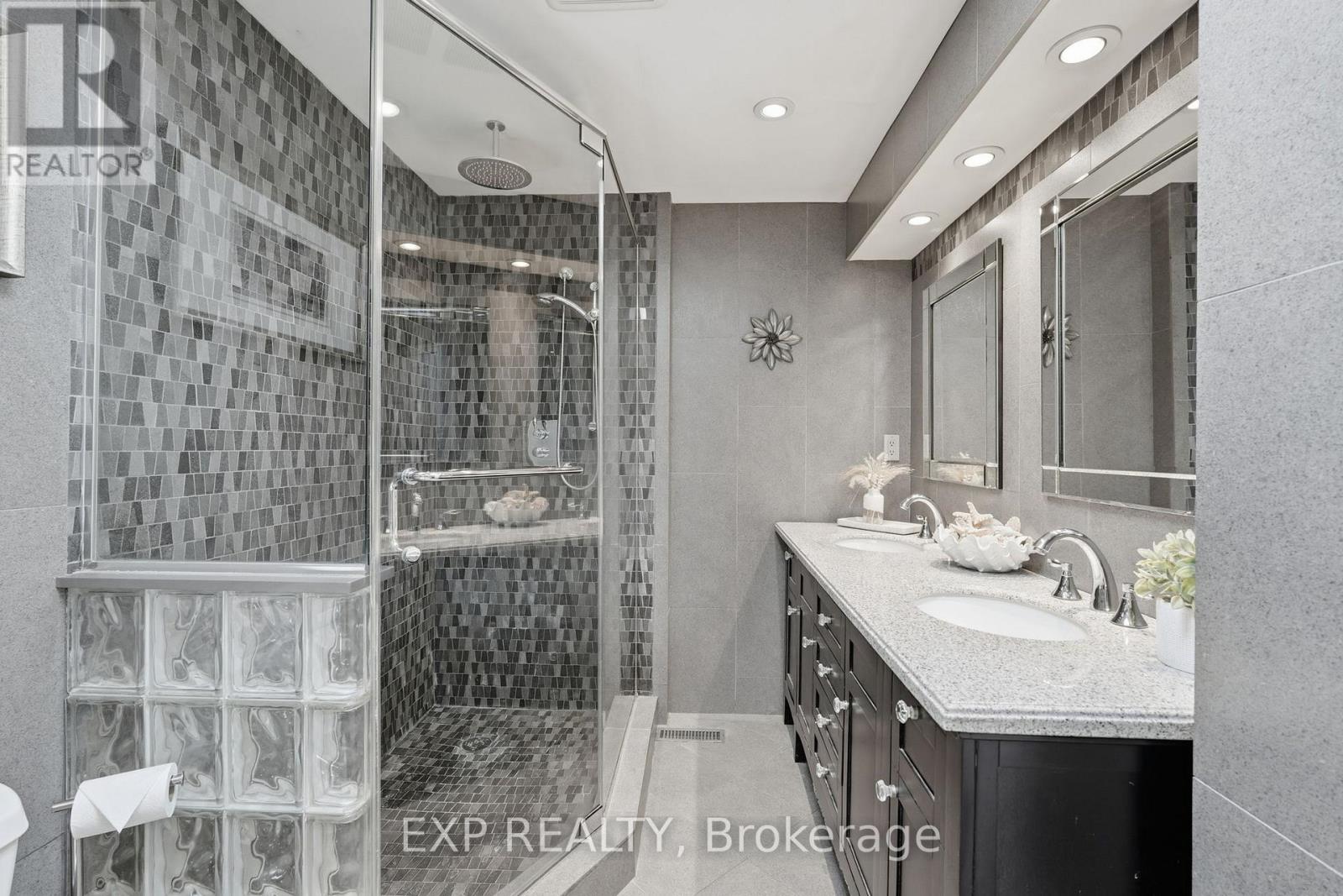 6123 Edenwood Drive, Mississauga, Ontario  L5N 2Y6 - Photo 13 - W13094378