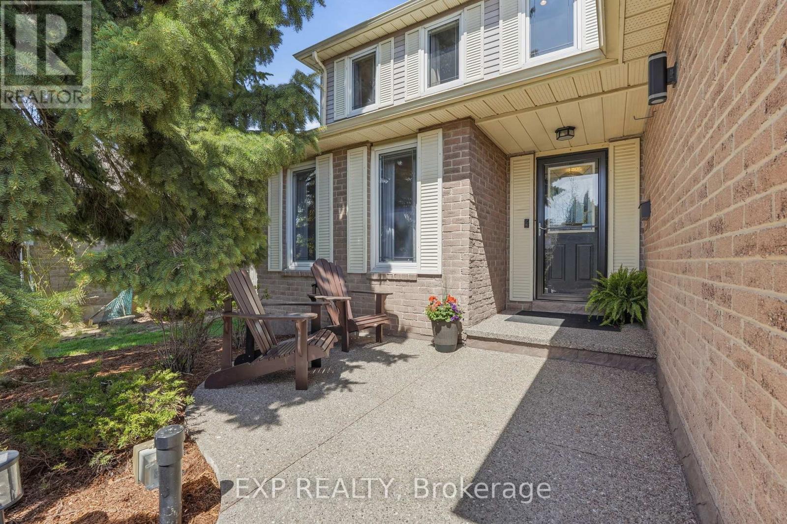 6123 Edenwood Drive, Mississauga, Ontario  L5N 2Y6 - Photo 2 - W13094378