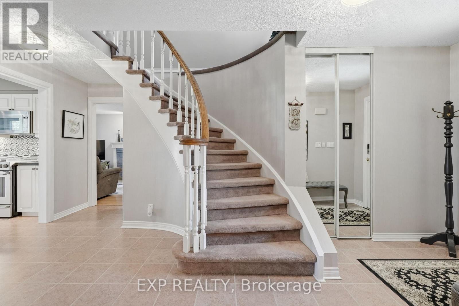 6123 Edenwood Drive, Mississauga, Ontario  L5N 2Y6 - Photo 7 - W13094378