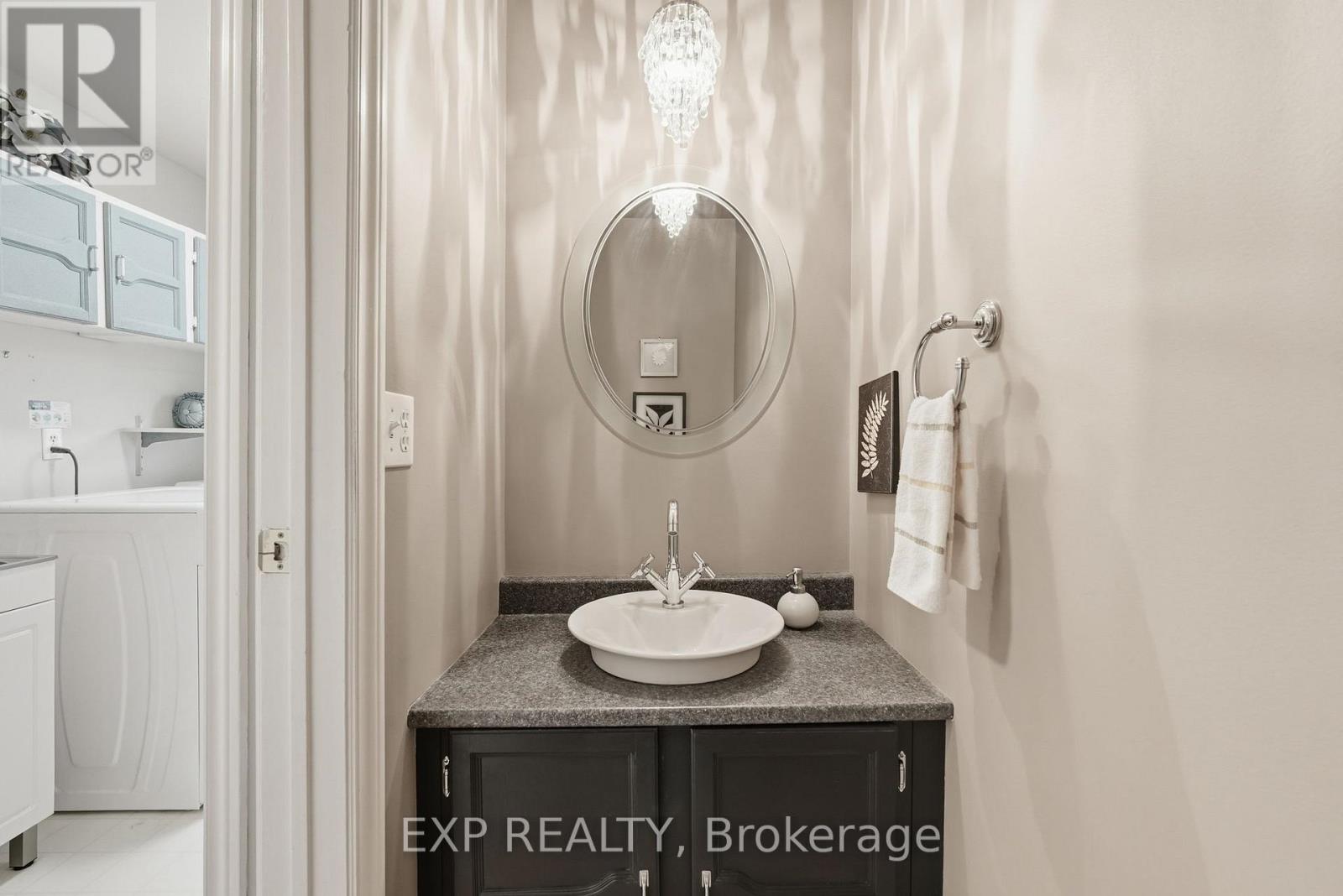 6123 Edenwood Drive, Mississauga, Ontario  L5N 2Y6 - Photo 9 - W13094378