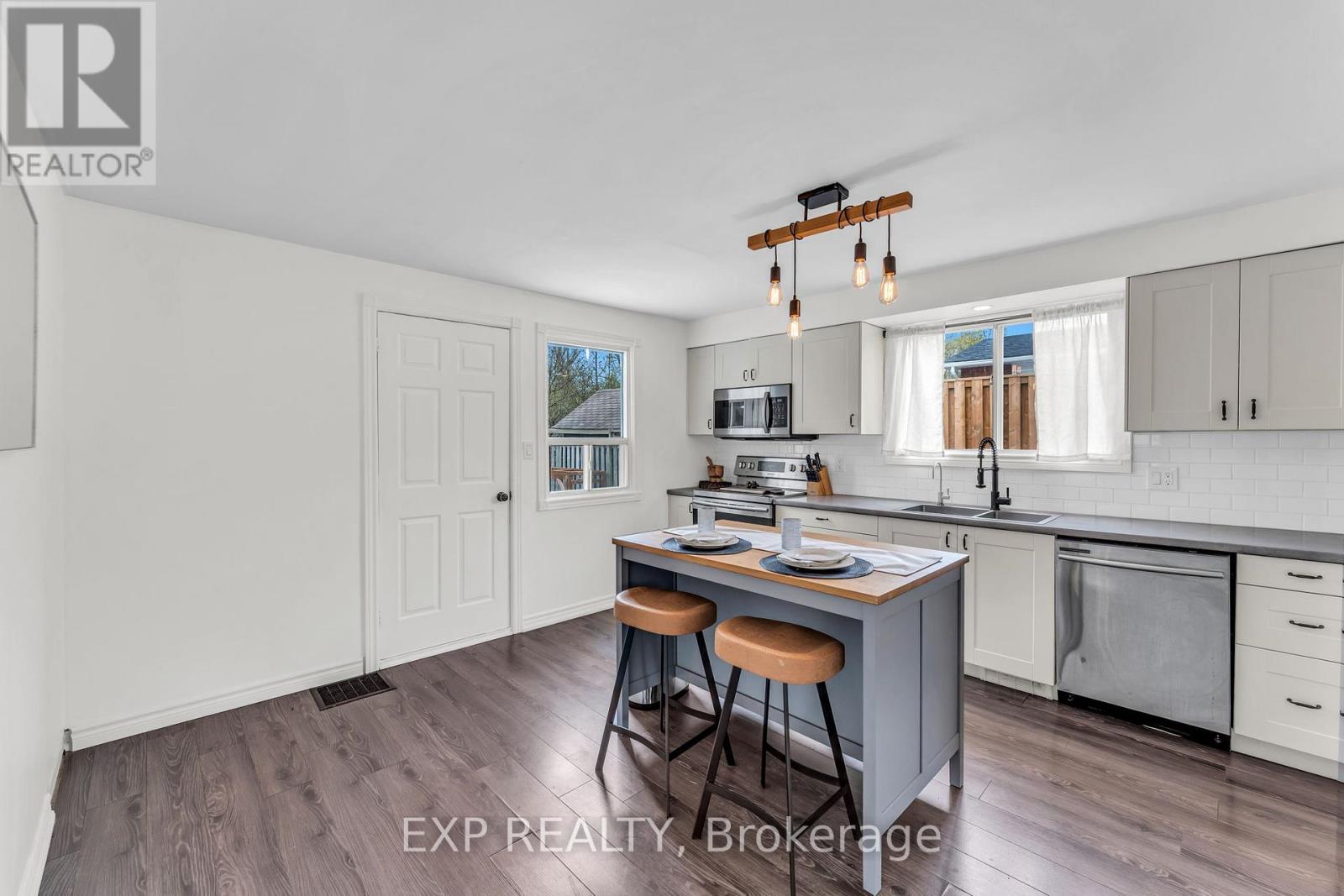 135 Poplar Avenue, Halton Hills, Ontario  L7J 2E3 - Photo 12 - W13094396