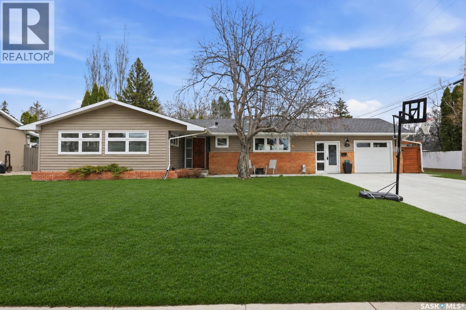 425 Bate CRESCENT, Saskatoon, Saskatchewan