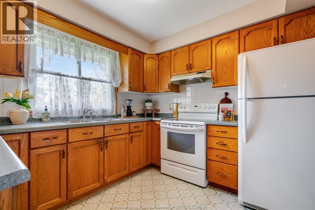 37 Pearl Avenue, Leamington, Ontario  N8H 1J5 - Photo 8 - 26007113