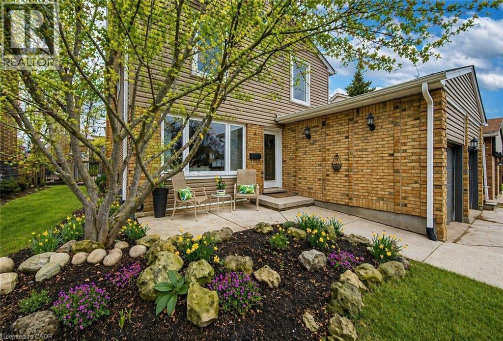 15 DEERWOOD Crescent, Kitchener, Ontario