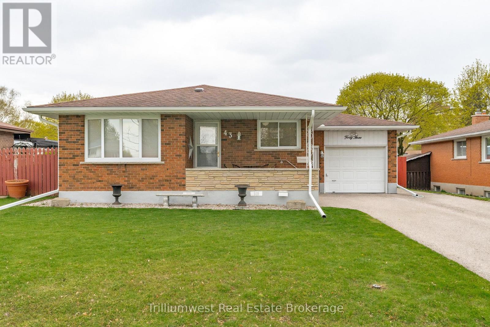 43 TUPPER CRESCENT, Kitchener, Ontario