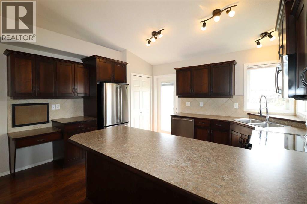 1664 Coalbanks Boulevard W, Lethbridge, Alberta  T1J 2X4 - Photo 8 - A2299174