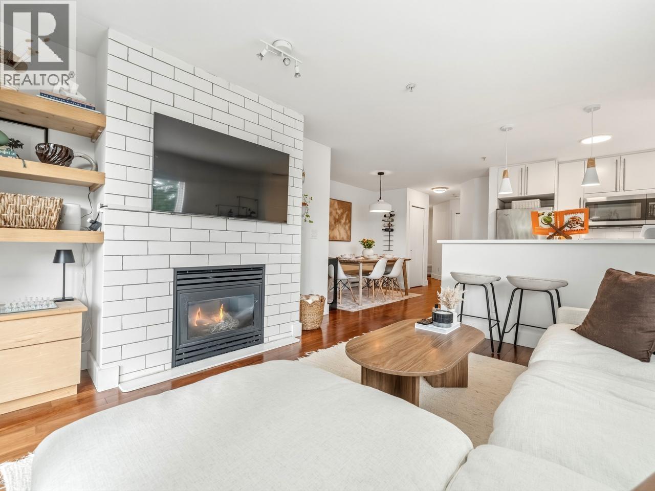 104 365 E 1st Street, North Vancouver, British Columbia V7L 4W5 - Photo 3 - R3114740