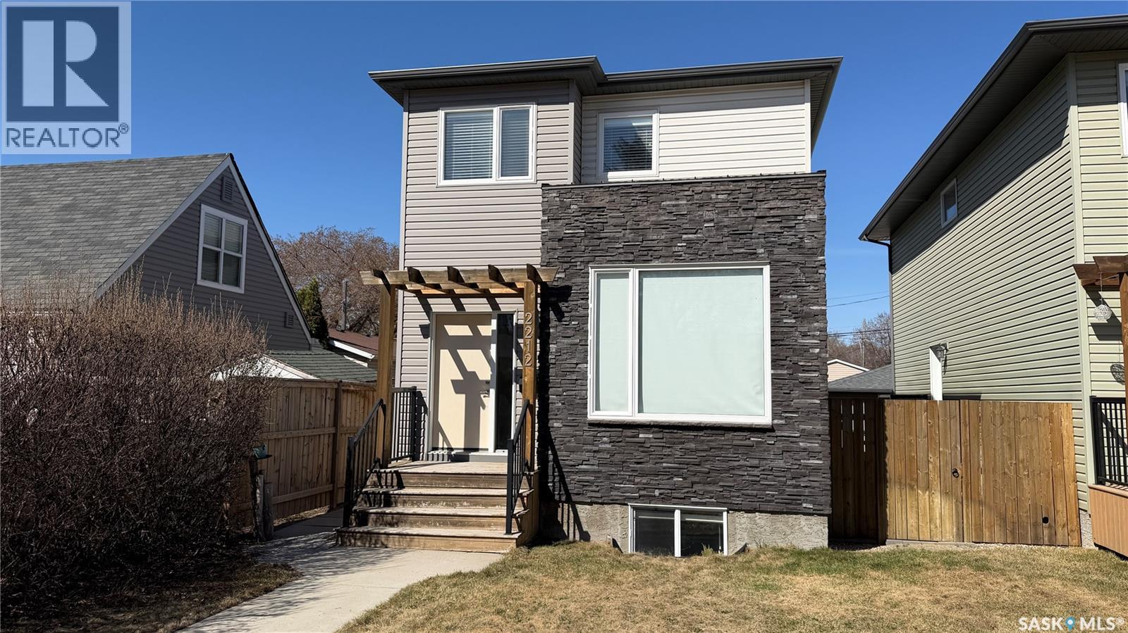 2212 St Patrick Avenue, Saskatoon, Saskatchewan  S7M 0L3 - Photo 2 - SK035121