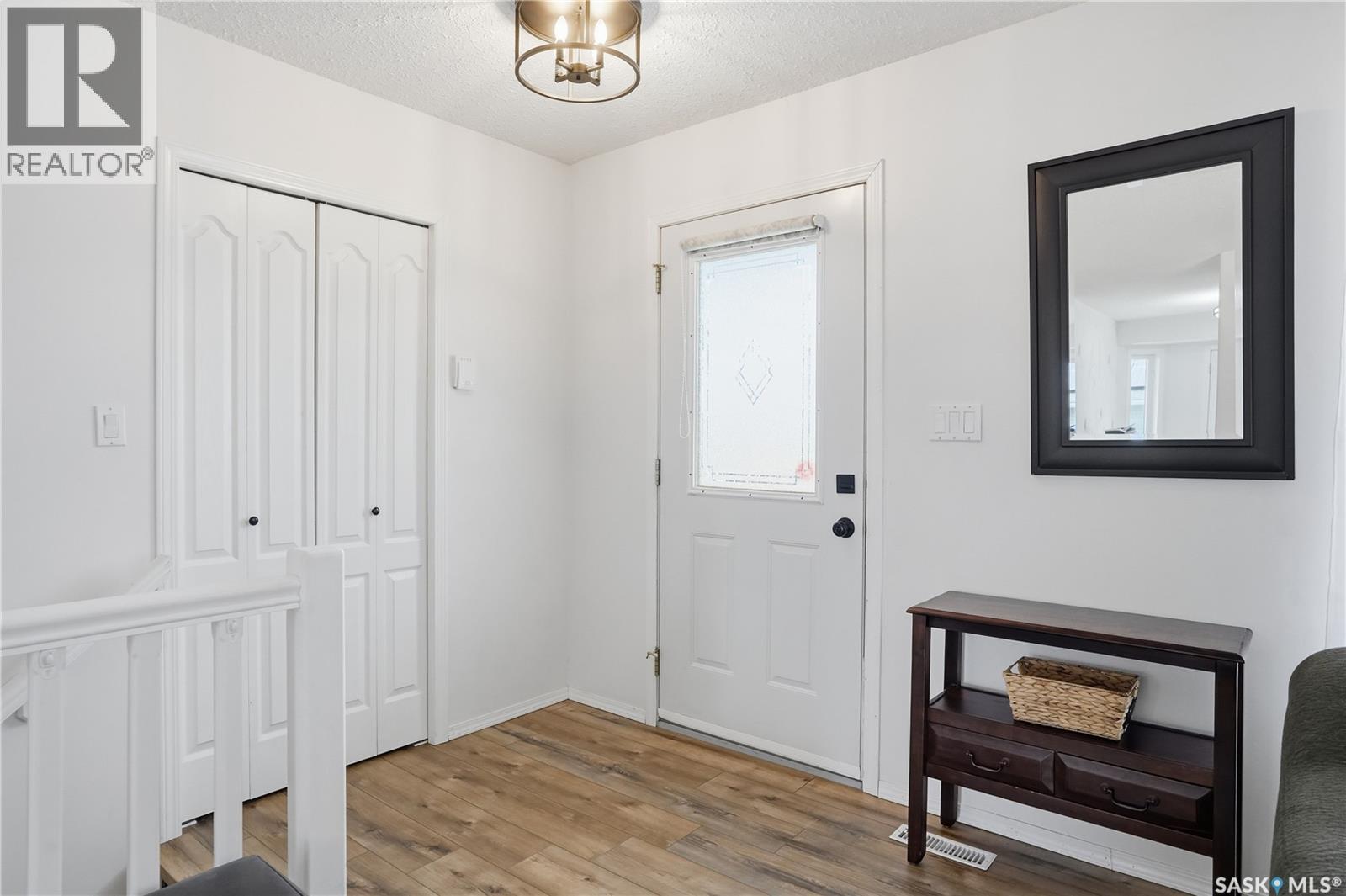 5808 Mckinley Avenue, Regina, Saskatchewan  S4T 6P3 - Photo 2 - SK035040