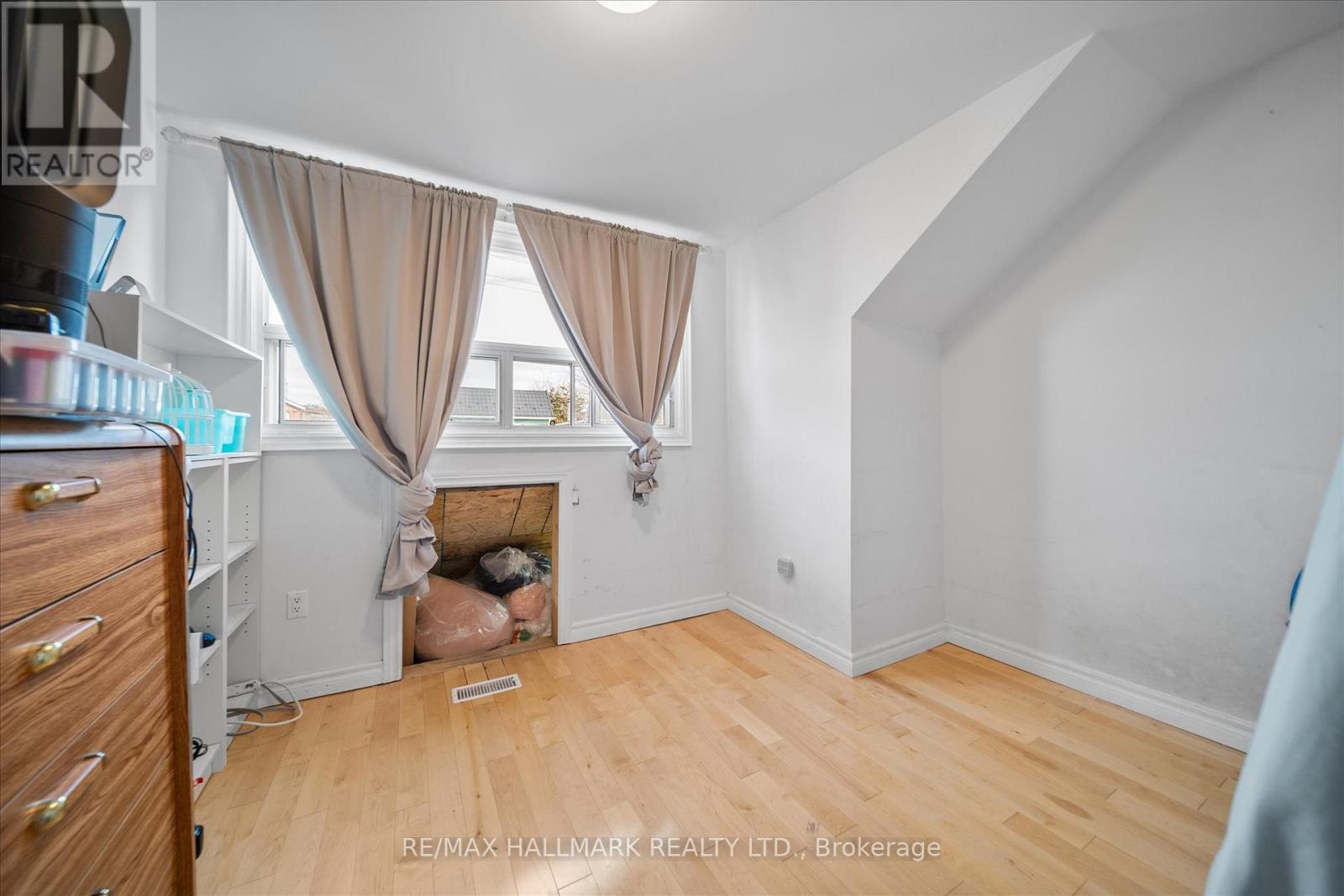 160 Silverthorn Avenue, Toronto, Ontario  M6N 3K3 - Photo 22 - W12888510