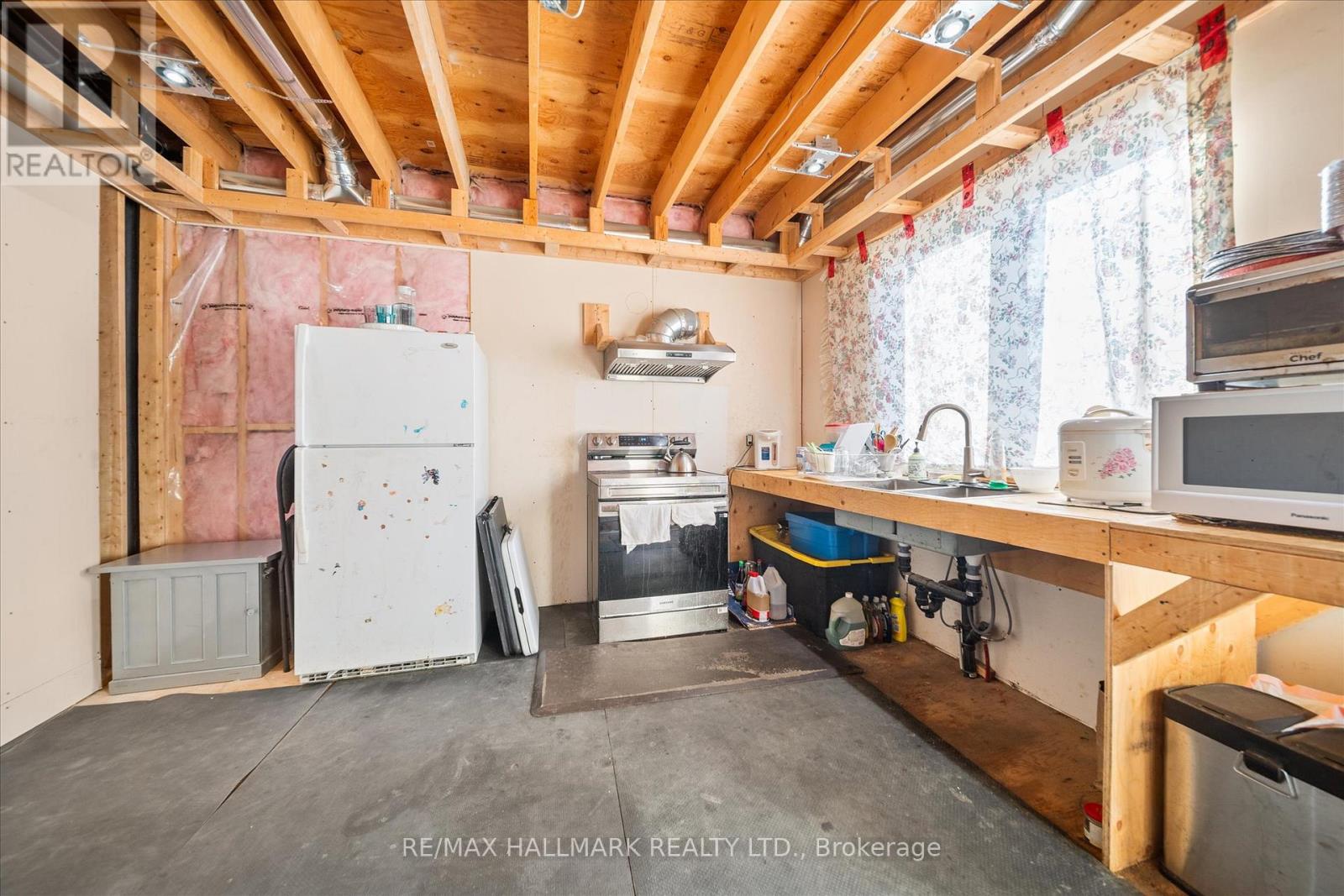 160 Silverthorn Avenue, Toronto, Ontario  M6N 3K3 - Photo 13 - W12888510