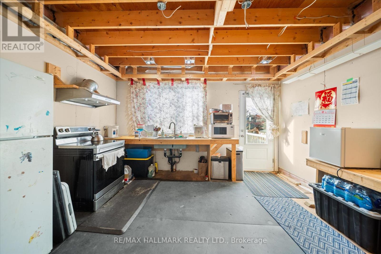160 Silverthorn Avenue, Toronto, Ontario  M6N 3K3 - Photo 15 - W12888510