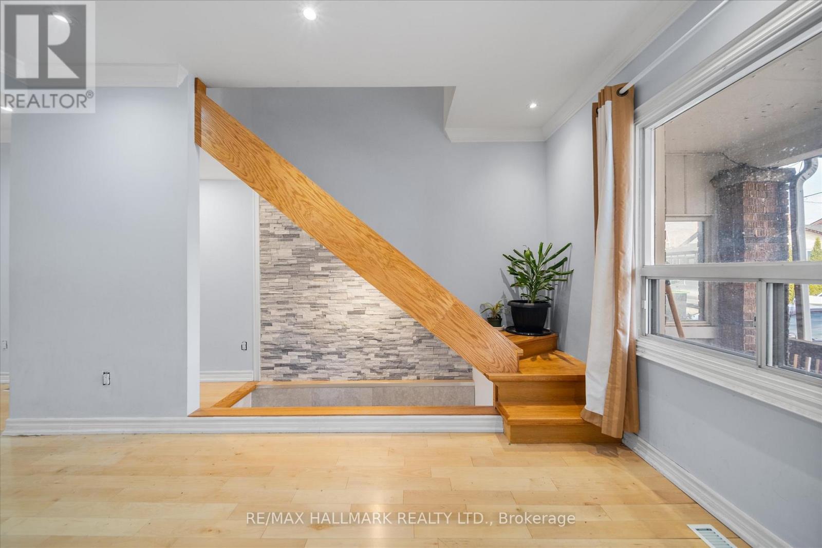 160 Silverthorn Avenue, Toronto, Ontario  M6N 3K3 - Photo 19 - W12888510