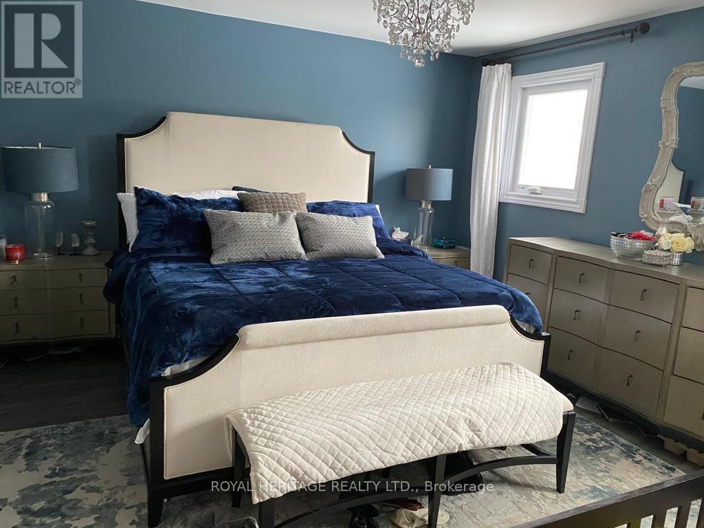 17 Hoodgate Drive, Whitby, Ontario  L1R 2M8 - Photo 7 - E13094514