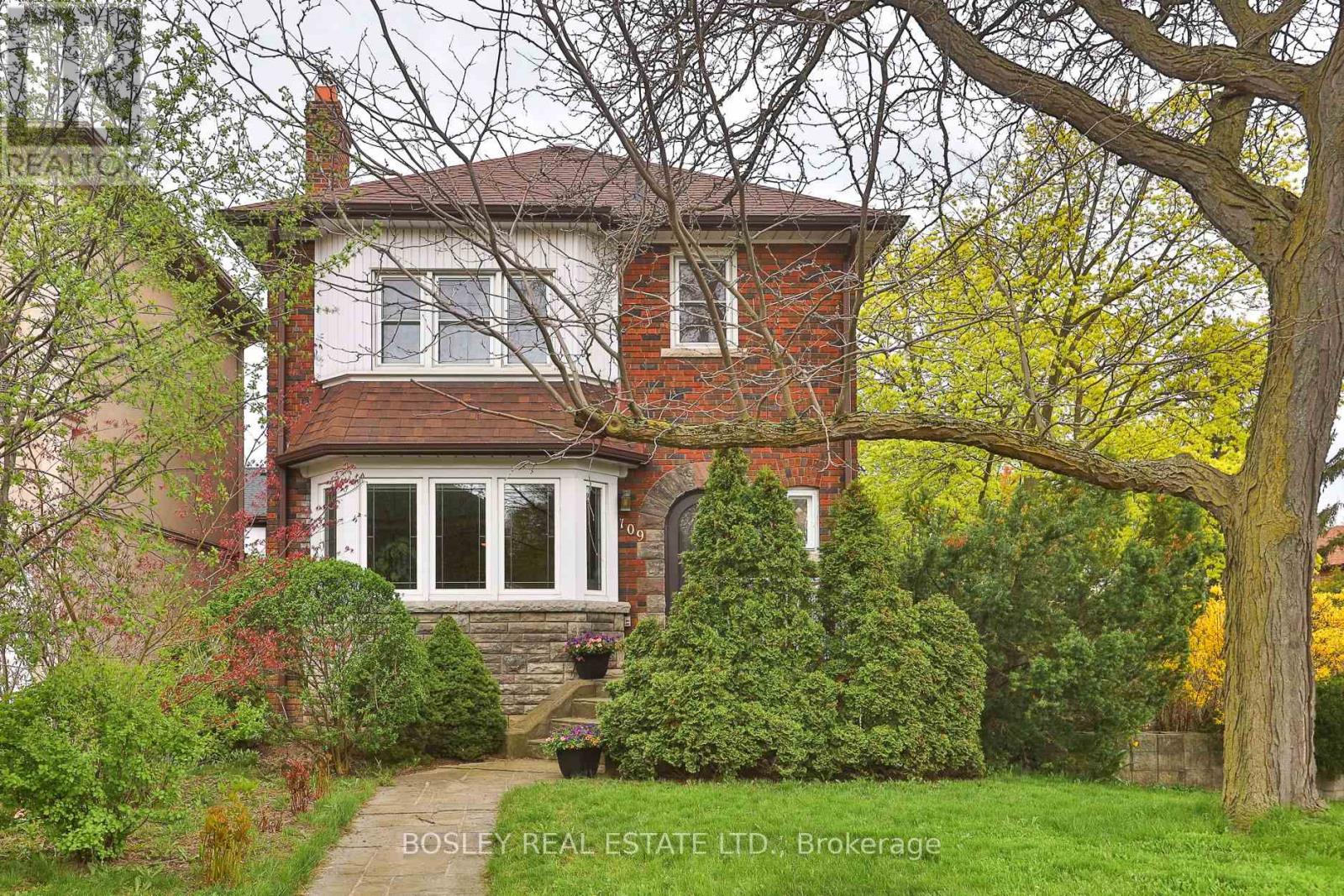 109 SOUTHVALE DRIVE, Toronto, Ontario