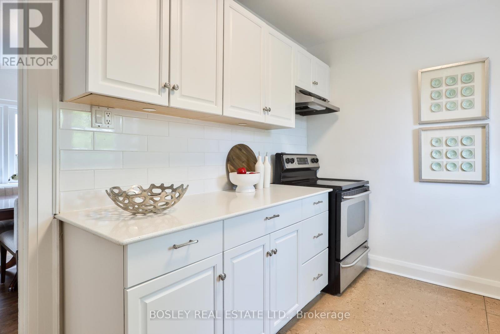 109 Southvale Drive, Toronto, Ontario  M4G 1G4 - Photo 12 - C13094494