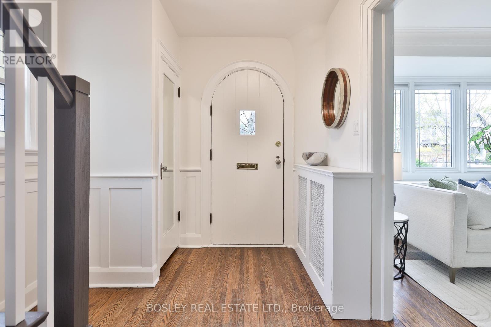 109 Southvale Drive, Toronto, Ontario  M4G 1G4 - Photo 2 - C13094494